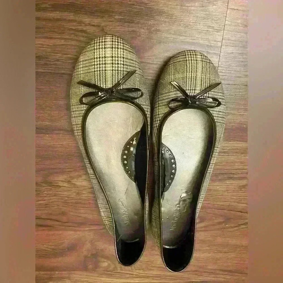 Michelle D size 10 black,white,brown  plaid flats - Picture 10 of 12